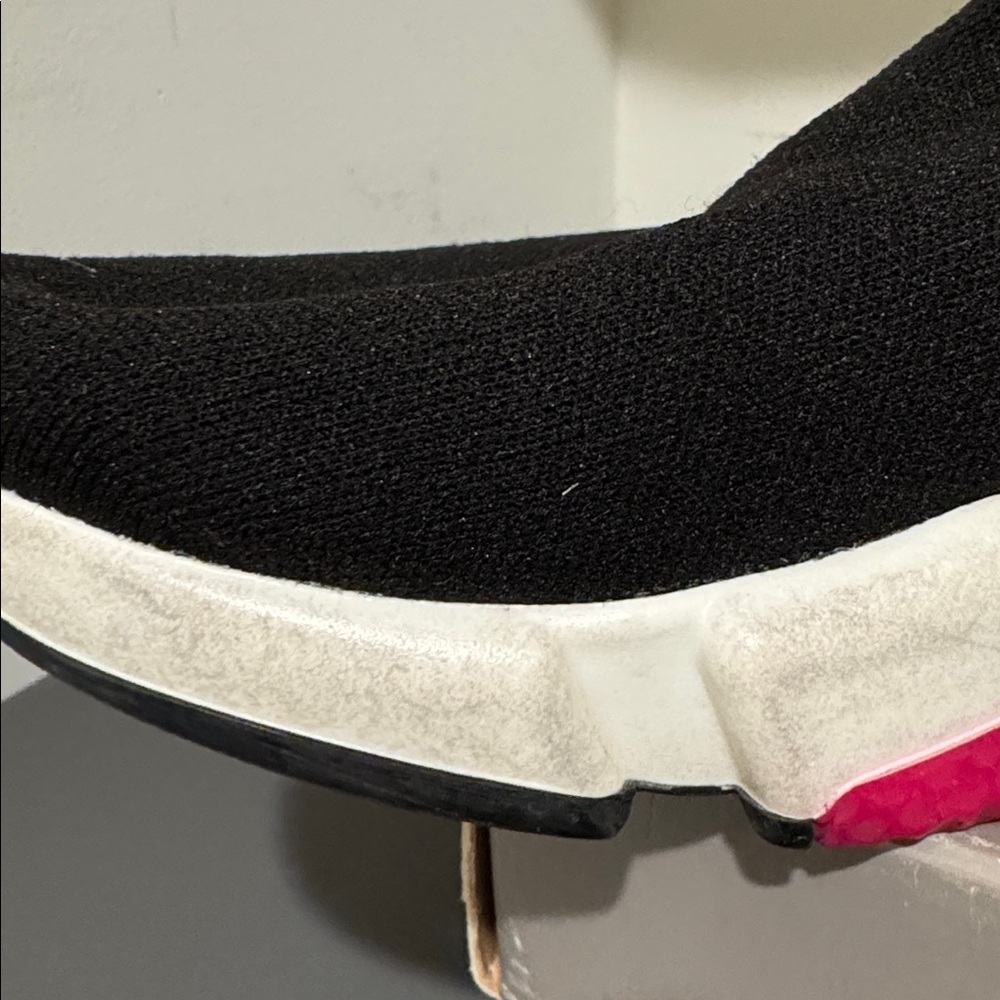 Balenciaga Women's Black and Pink ‘ Speed’ Trainers - Picture 7 of 17